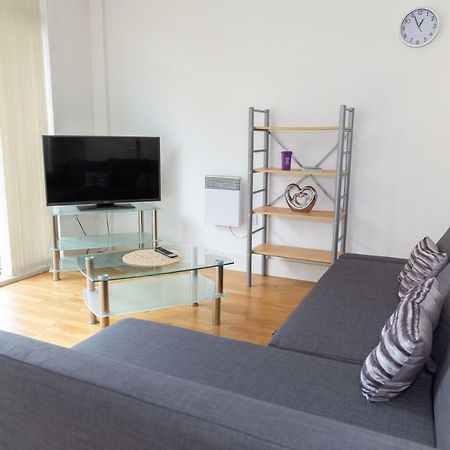 Serviced Apartment In Liverpool City Centre - Free Parking - Balcony - By Happy Days Ngoại thất bức ảnh