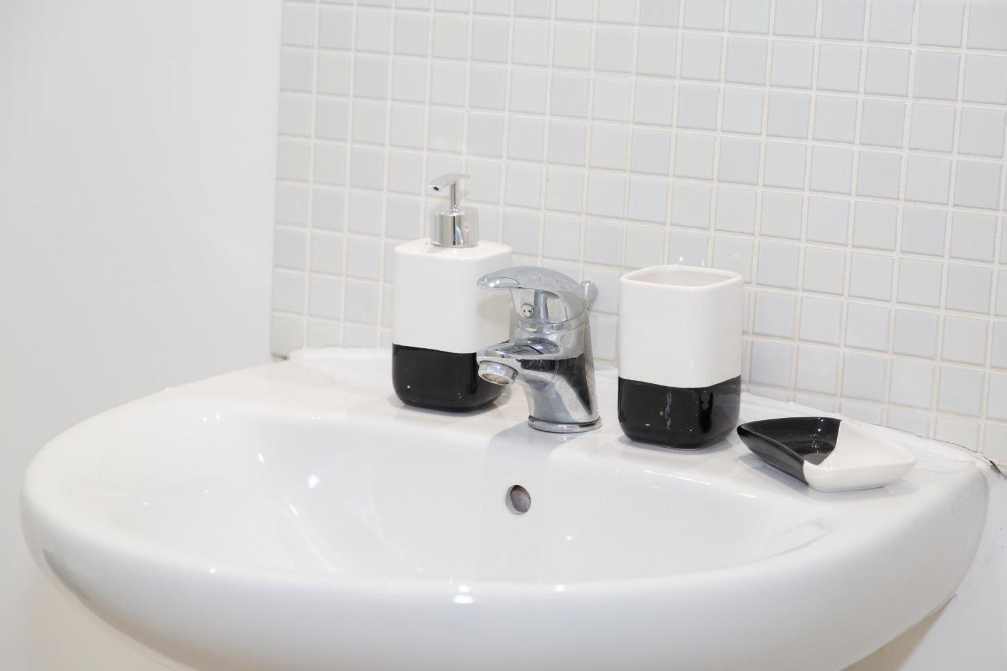 Serviced Apartment In Liverpool City Centre - Free Parking - Balcony - By Happy Days Ngoại thất bức ảnh